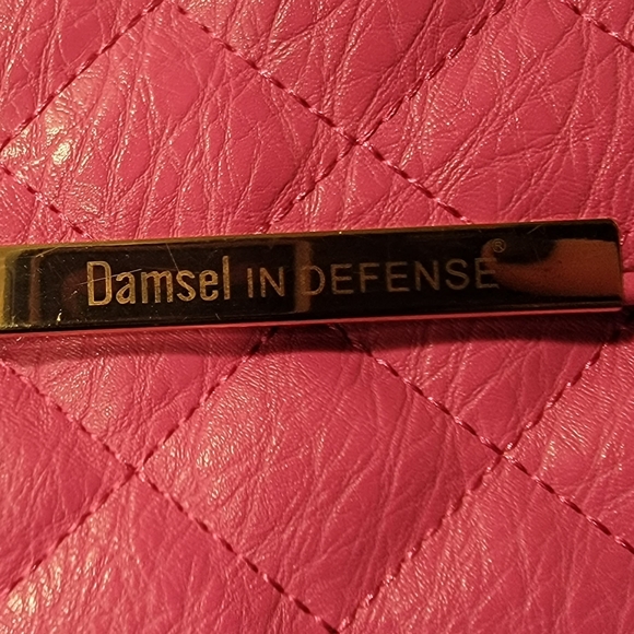 Daphne Damsel in Defense Concealed Collection Kari's Clutch - Picture 4 of 16